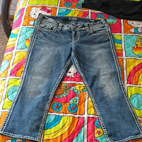 Silver Jeans Women's Blue Cropped Jeans - Picture 4 of 5